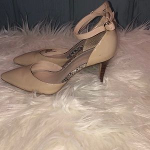 BANANA REPUBLIC HEEL 5.5 (USED IN GOOD CONDITION)